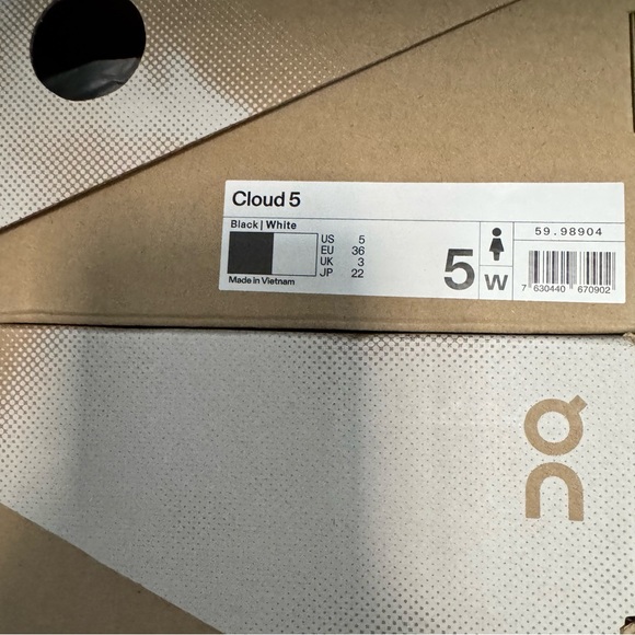 On Cloud 5 Black White Running Sneakers Womens Size 5 - Picture 9 of 9